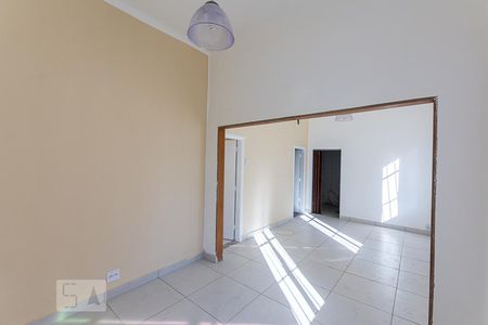 Casa para alugar com 120m², 4 quartos e 1 vaga Casa para alugar com 120m², 4 quartos e 1 vagaSala