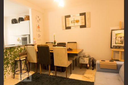 Sala de casa de condomínio para alugar com 2 quartos, 80m² em Jardim Pioneira, Cotia