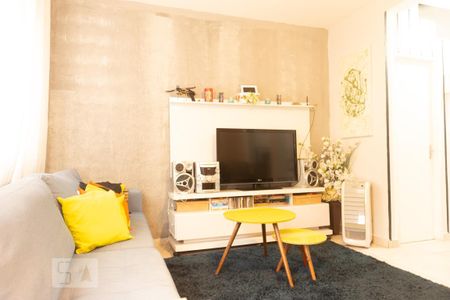 Sala de casa de condomínio para alugar com 2 quartos, 80m² em Jardim Pioneira, Cotia