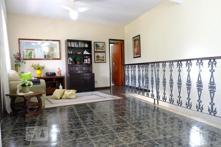 Casa à venda com 280m², 4 quartos e 2 vagasSala - segundo andar