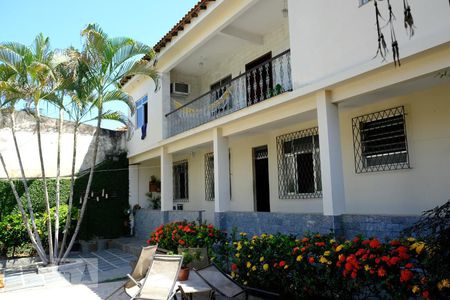 Casa à venda com 280m², 4 quartos e 2 vagasÁrea externa - fachada