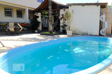 Casa à venda com 280m², 4 quartos e 2 vagasÁrea externa - piscina