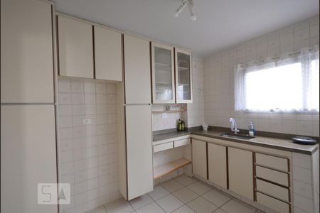 Cozinha de apartamento para alugar com 3 quartos, 76m² em Vila Monumento, São Paulo