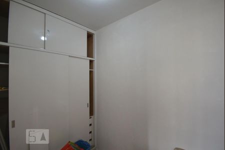 Quarto de Serviço de apartamento para alugar com 3 quartos, 76m² em Vila Monumento, São Paulo