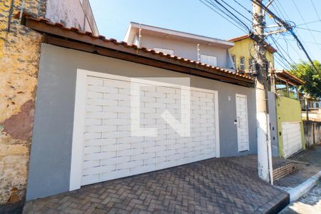 Casa para alugar com 220m², 2 quartos e 4 vagasFachada