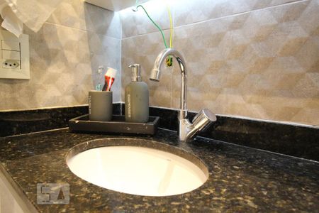 Banheiro  de kitnet/studio à venda com 1 quarto, 28m² em Indianópolis, São Paulo
