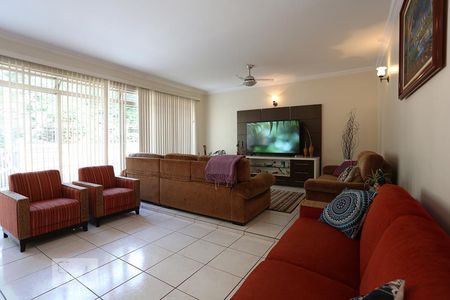 Sala de Estar de casa à venda com 4 quartos, 700m² em Jardim Peri Peri, São Paulo