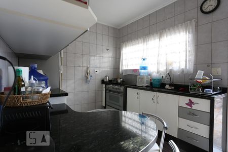 Casa à venda com 700m², 4 quartos e 6 vagas Casa à venda com 700m², 4 quartos e 6 vagasCozinha