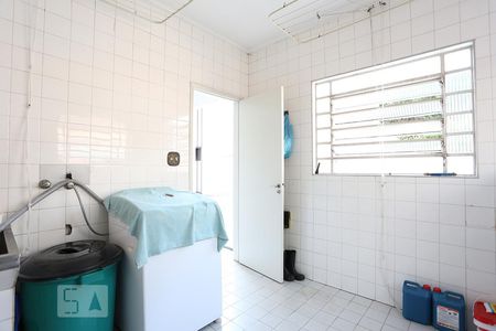Casa à venda com 700m², 4 quartos e 6 vagas Casa à venda com 700m², 4 quartos e 6 vagasÁrea de Serviço