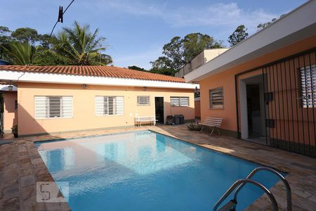 Casa à venda com 700m², 4 quartos e 6 vagas Casa à venda com 700m², 4 quartos e 6 vagasPiscina