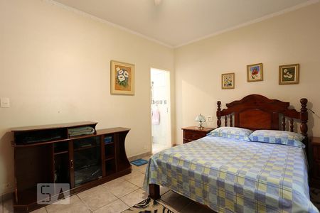 Casa à venda com 700m², 4 quartos e 6 vagas Casa à venda com 700m², 4 quartos e 6 vagasSuíte