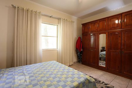 Casa à venda com 700m², 4 quartos e 6 vagas Casa à venda com 700m², 4 quartos e 6 vagasSuíte