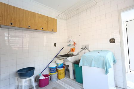 Casa à venda com 700m², 4 quartos e 6 vagas Casa à venda com 700m², 4 quartos e 6 vagasÁrea de Serviço