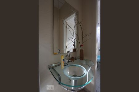 Casa à venda com 700m², 4 quartos e 6 vagas Casa à venda com 700m², 4 quartos e 6 vagasBanheiro de Serviço