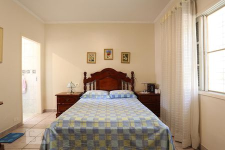 Casa à venda com 700m², 4 quartos e 6 vagas Casa à venda com 700m², 4 quartos e 6 vagasSuíte