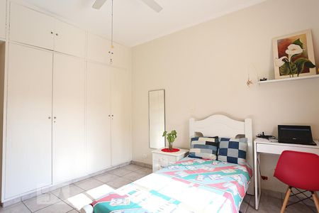 Casa à venda com 700m², 4 quartos e 6 vagas Casa à venda com 700m², 4 quartos e 6 vagasQuarto 4