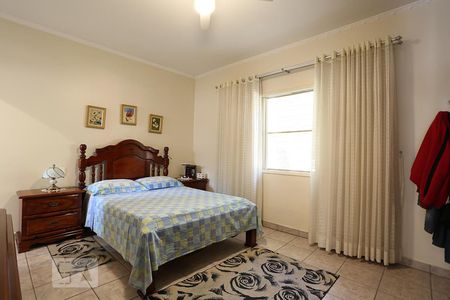 Casa à venda com 700m², 4 quartos e 6 vagas Casa à venda com 700m², 4 quartos e 6 vagasSuíte