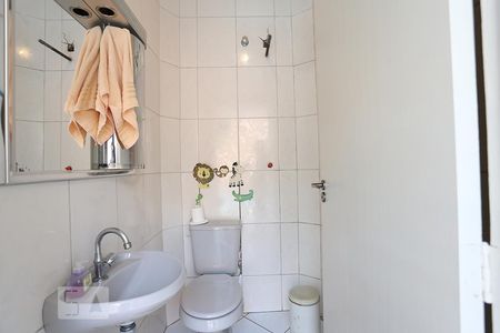 Casa à venda com 700m², 4 quartos e 6 vagas Casa à venda com 700m², 4 quartos e 6 vagasBanheiro de Serviço