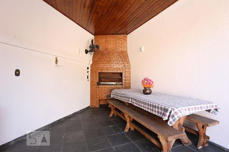 Casa à venda com 700m², 4 quartos e 6 vagas Casa à venda com 700m², 4 quartos e 6 vagasChurrasqueira