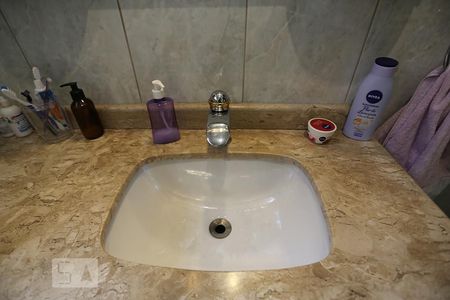 Casa à venda com 700m², 4 quartos e 6 vagas Casa à venda com 700m², 4 quartos e 6 vagasBanheiro da Suíte - Torneira