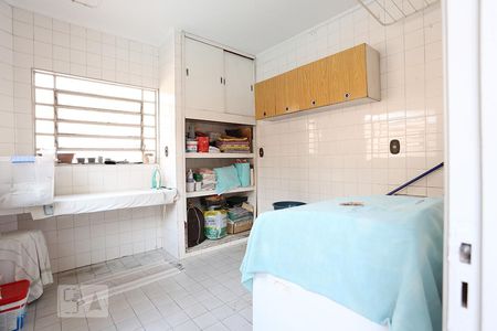 Casa à venda com 700m², 4 quartos e 6 vagas Casa à venda com 700m², 4 quartos e 6 vagasÁrea de Serviço