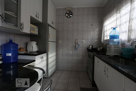 Casa à venda com 700m², 4 quartos e 6 vagas Casa à venda com 700m², 4 quartos e 6 vagasCozinha