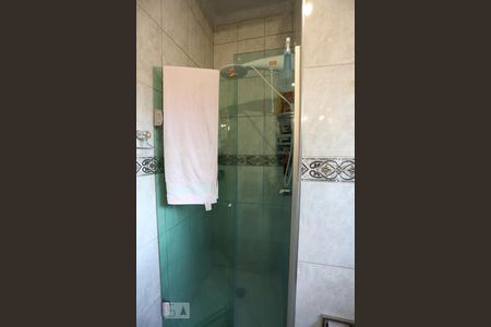 Casa à venda com 700m², 4 quartos e 6 vagas Casa à venda com 700m², 4 quartos e 6 vagasBanheiro da Suíte