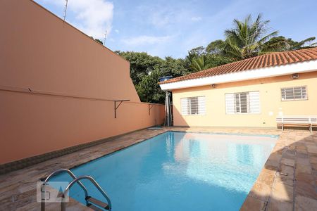 Casa à venda com 700m², 4 quartos e 6 vagas Casa à venda com 700m², 4 quartos e 6 vagasPiscina