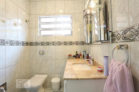 Casa à venda com 700m², 4 quartos e 6 vagas Casa à venda com 700m², 4 quartos e 6 vagasBanheiro da Suíte