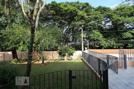 Casa à venda com 700m², 4 quartos e 6 vagas Casa à venda com 700m², 4 quartos e 6 vagasÁrea Externa
