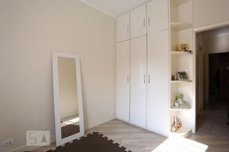 Casa à venda com 700m², 4 quartos e 6 vagas Casa à venda com 700m², 4 quartos e 6 vagasQuarto 2