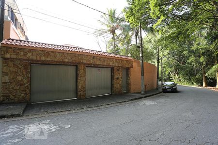 Casa à venda com 700m², 4 quartos e 6 vagas Casa à venda com 700m², 4 quartos e 6 vagasFachada