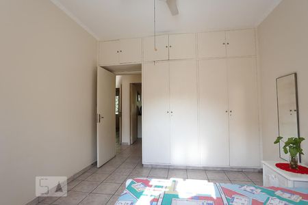 Casa à venda com 700m², 4 quartos e 6 vagas Casa à venda com 700m², 4 quartos e 6 vagasQuarto 4