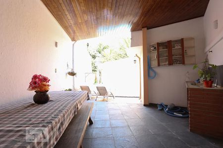 Casa à venda com 700m², 4 quartos e 6 vagas Casa à venda com 700m², 4 quartos e 6 vagasChurrasqueira