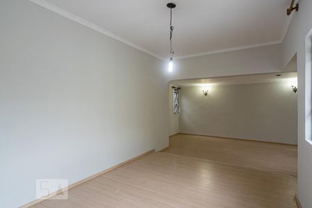 Casa para alugar com 360m², 2 quartos e 4 vagas Casa para alugar com 360m², 2 quartos e 4 vagasSala