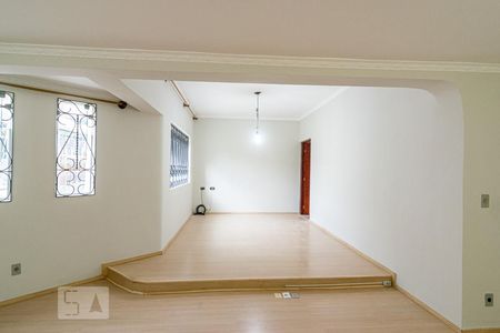 Casa para alugar com 360m², 2 quartos e 4 vagas Casa para alugar com 360m², 2 quartos e 4 vagasSala
