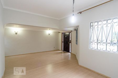 Casa para alugar com 360m², 2 quartos e 4 vagas Casa para alugar com 360m², 2 quartos e 4 vagasSala