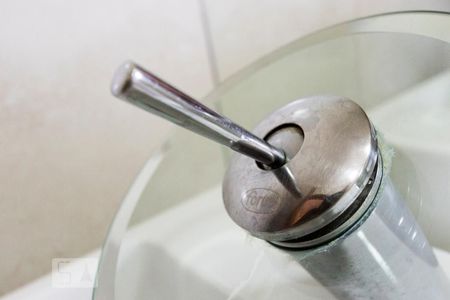 Casa à venda com 134m², 3 quartos e 2 vagasDetalhe banheiro suíte