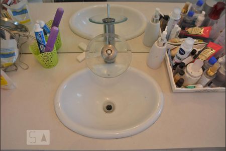 Casa de condomínio à venda com 120m², 2 quartos e 2 vagasBanheiro da Suíte 1