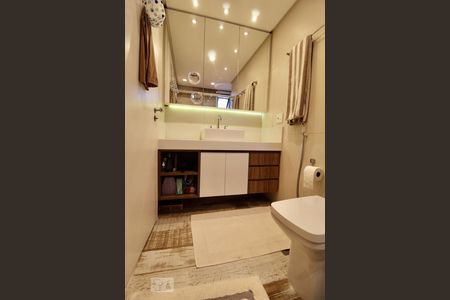 Apartamento à venda com 130m², 3 quartos e 2 vagasBanheiro da Suíte