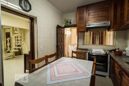 Casa à venda com 167m², 3 quartos e 2 vagas Casa à venda com 167m², 3 quartos e 2 vagasCozinha