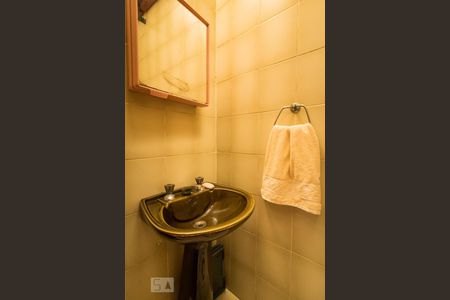 Casa à venda com 167m², 3 quartos e 2 vagas Casa à venda com 167m², 3 quartos e 2 vagasBanheiro de Serviço