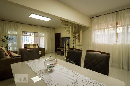 Sala de casa à venda com 3 quartos, 167m² em Vila Carrão, São Paulo