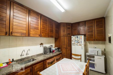 Casa à venda com 167m², 3 quartos e 2 vagas Casa à venda com 167m², 3 quartos e 2 vagasCozinha - Armários