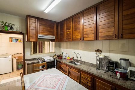 Casa à venda com 167m², 3 quartos e 2 vagas Casa à venda com 167m², 3 quartos e 2 vagasCozinha - Armários
