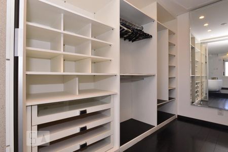 Apartamento para alugar com 248m², 3 quartos e 3 vagascloset Suíte master