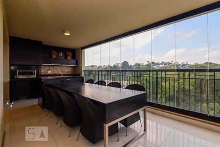 Apartamento para alugar com 248m², 3 quartos e 3 vagassacada