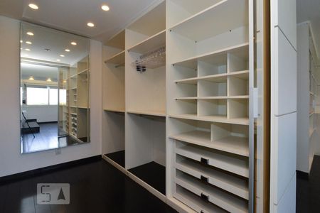 Apartamento para alugar com 248m², 3 quartos e 3 vagascloset Suíte master