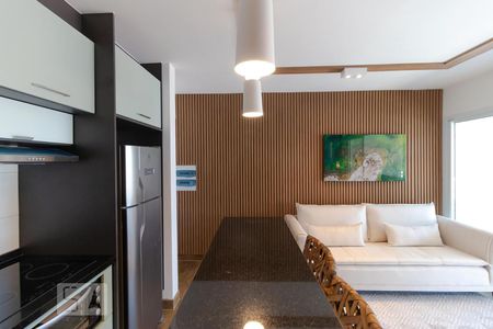 Sala e Cozinha de kitnet/studio para alugar com 1 quarto, 47m² em Centro, Campinas