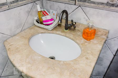 Banheiro da Suíte 1 Pia de apartamento para alugar com 3 quartos, 97m² em Perdizes, São Paulo